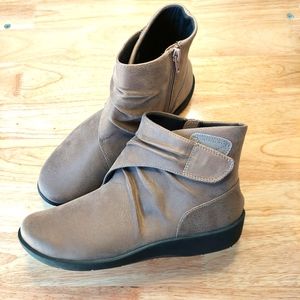 Clarks Women's Beige Booties